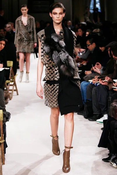 Look 14